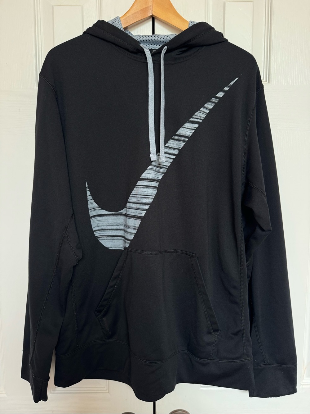 Nike Men’s Black Hoodie with Grey Swoosh Size L